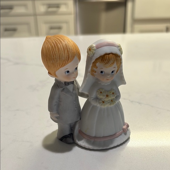 Lefton Bride and Groom Ceramic Figurine - White and Pink - Picture 4 of 4